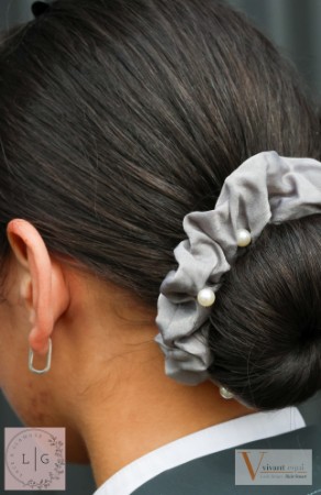 Vivant Equi Soft Pearl Scrunchie